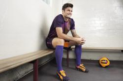 开云下载-阿隆索状态火热引领法拉利逆袭，力克红牛车队再写赛道传奇