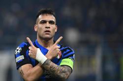 开云体育官网-贝内文托指引球队向前，放眼未来冲击意甲殿堂