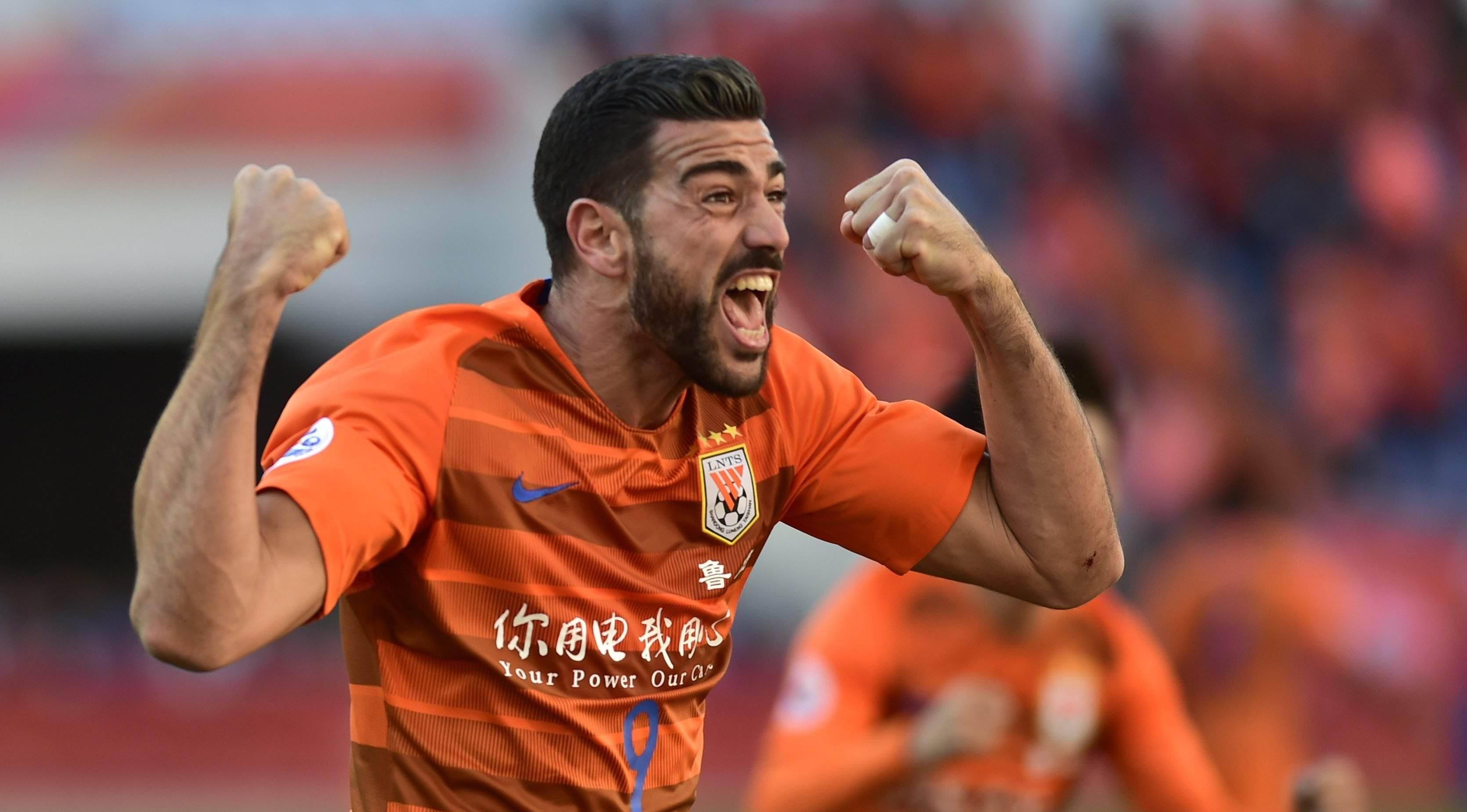 山东鲁能全队拼搏，积极备战