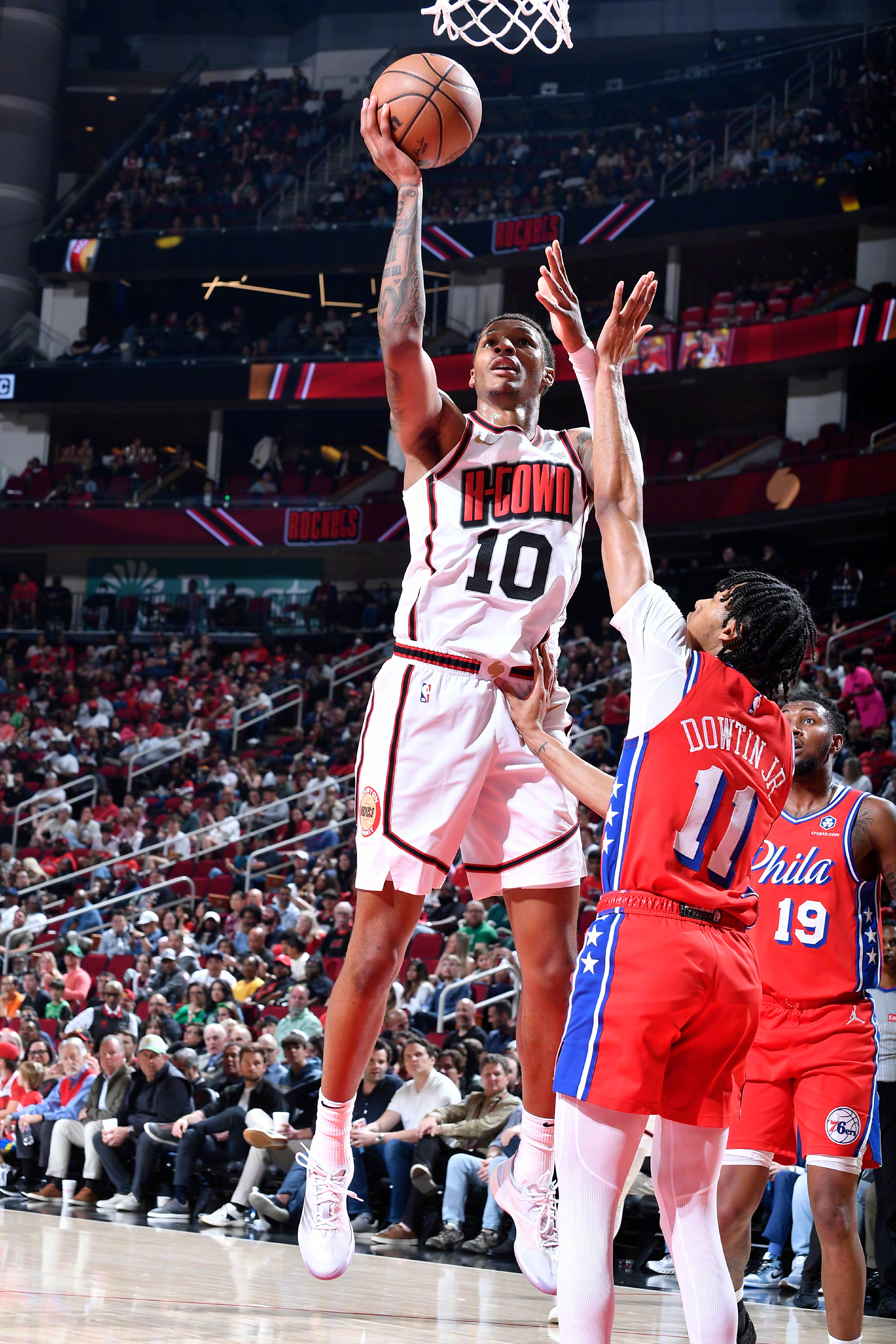 火箭队明星球员受伤,球队成绩下滑 火箭队明星球员受伤,球队成绩下滑