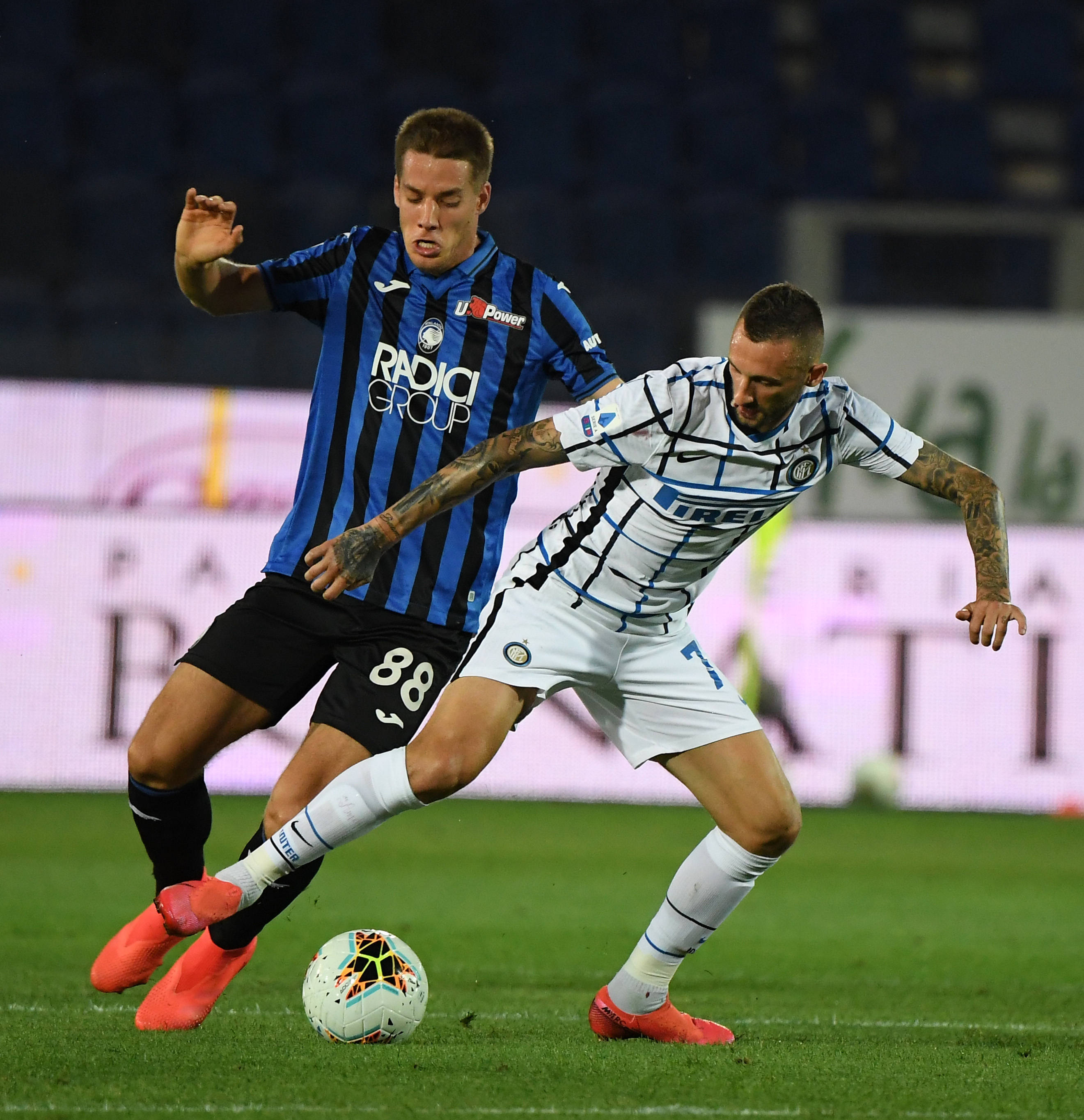 AC米兰在客场不敌亚特兰大，遭遇失利