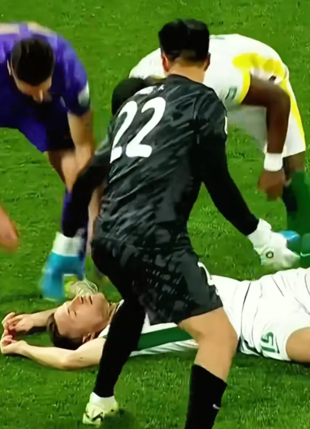 塞尔塔中场受伤落泪，球队欲挽回颓势