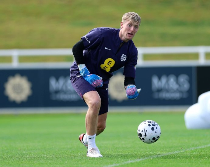 英格兰队备战挑战对手，争取晋级世预赛的简单介绍