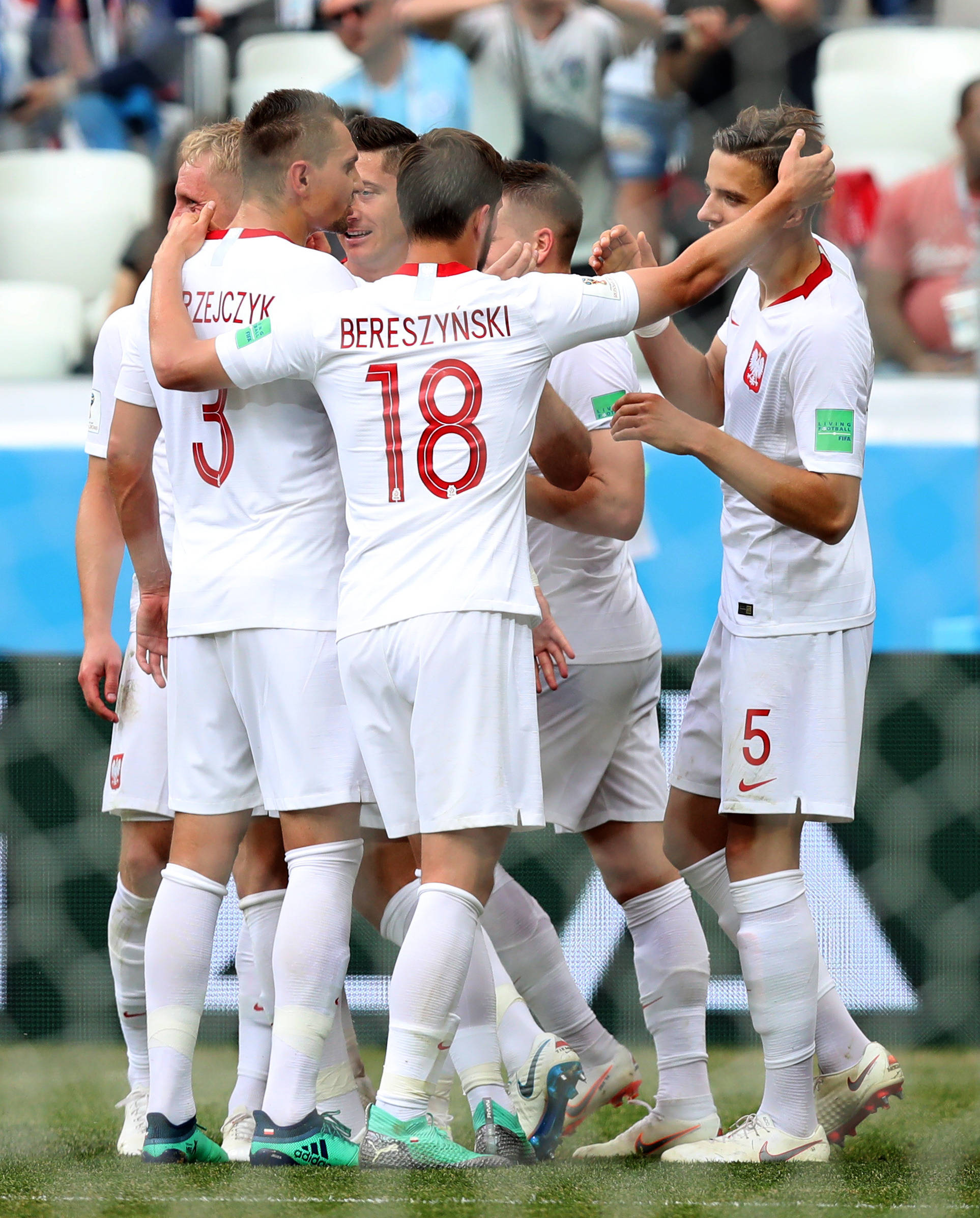 葡萄牙险胜波兰，内马尔带队取胜